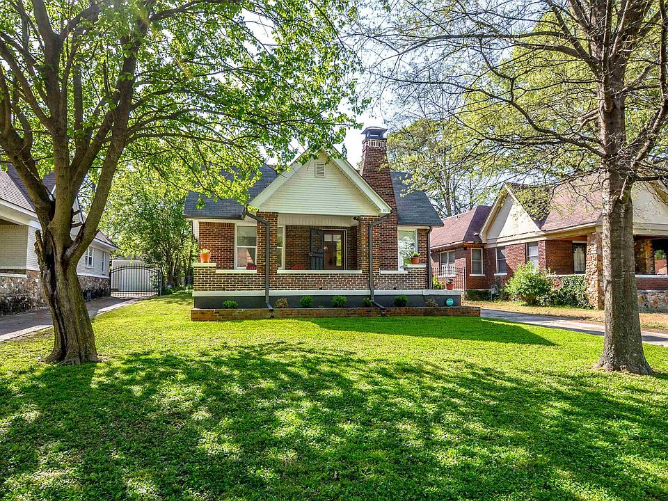 1st image of 925 Oakmont Pl