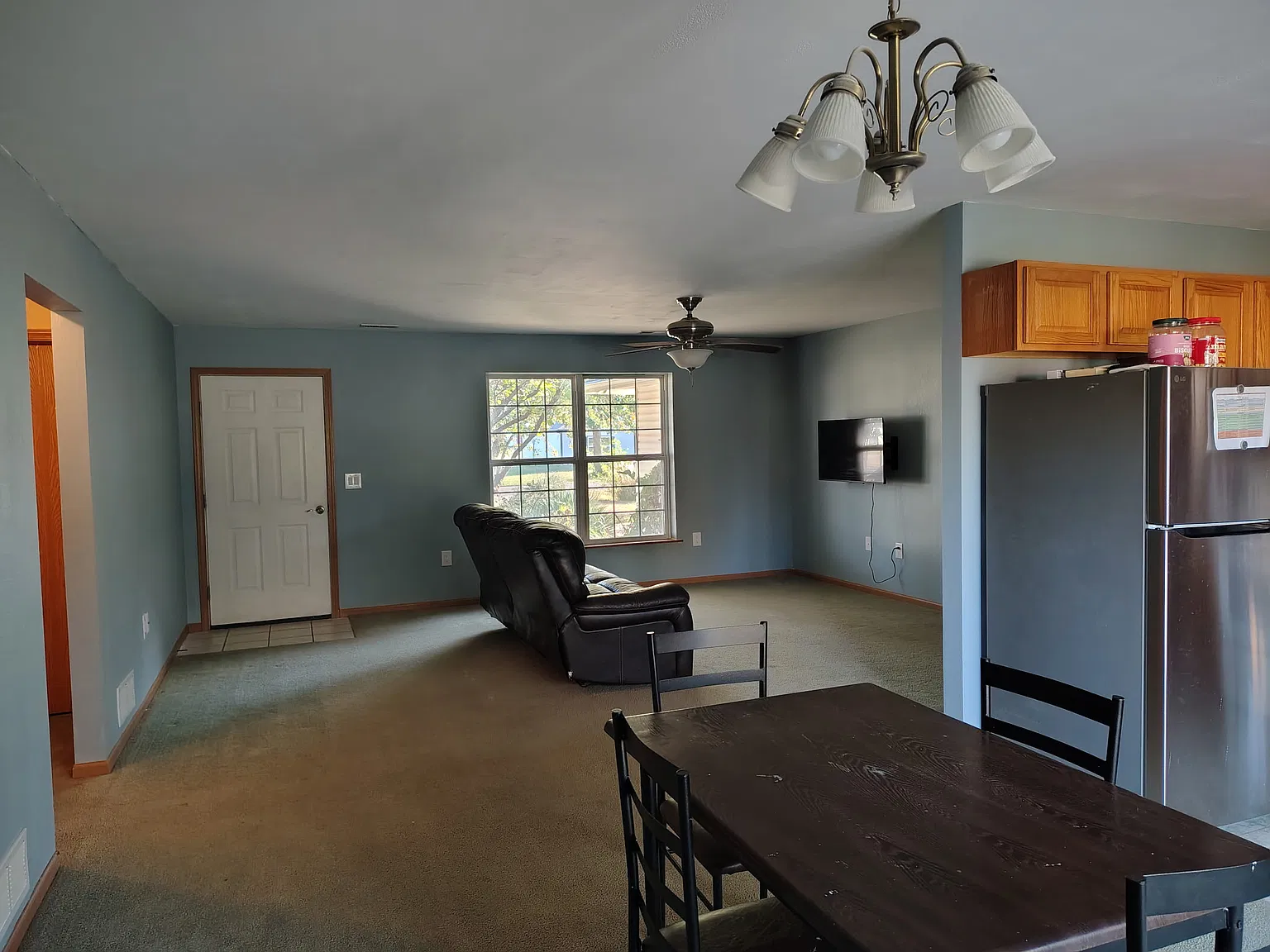 3 bed, 1360 sqft, $725 — Photo 2