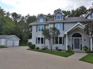 600 Duggan Dr APT 4, Dubuque, IA 52003