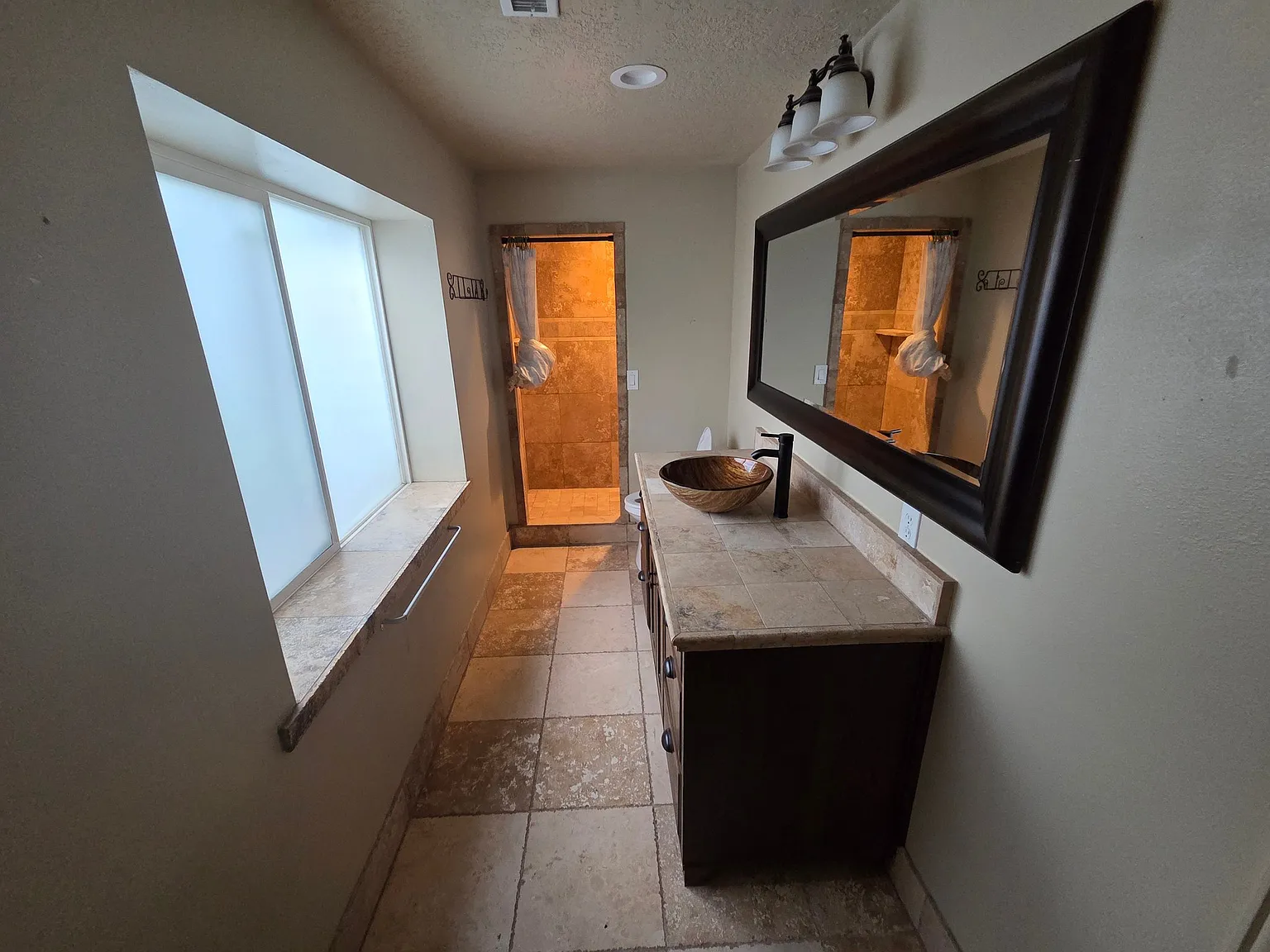Spacious 3 Bed/2 Bath basement apartment in Highland — Photo 4