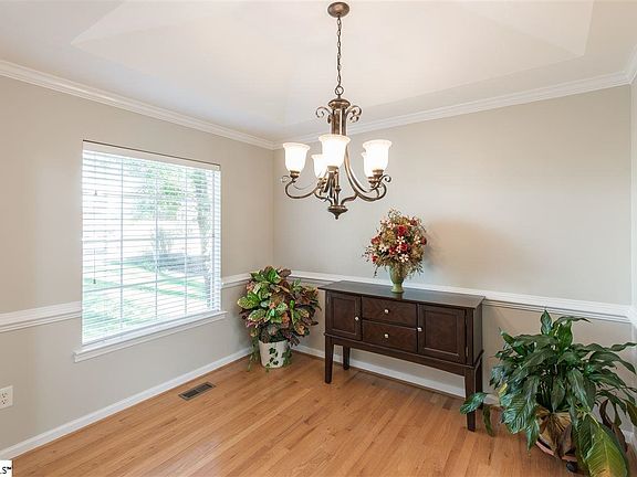 4th image of 25 Summer Glen Dr