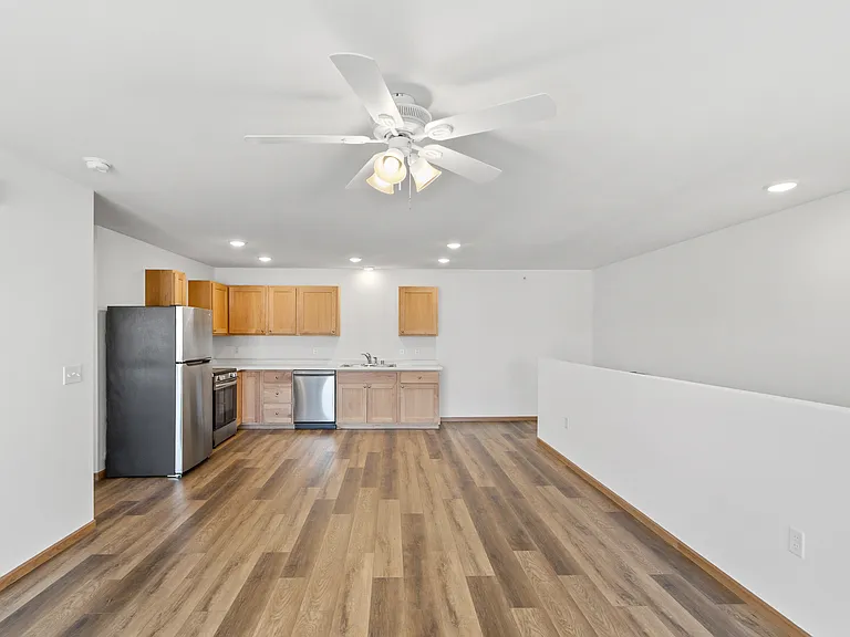 822 Adams Ct #610 — Photo 7