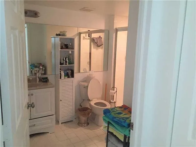 1155 Brickell Bay Dr — Photo 6