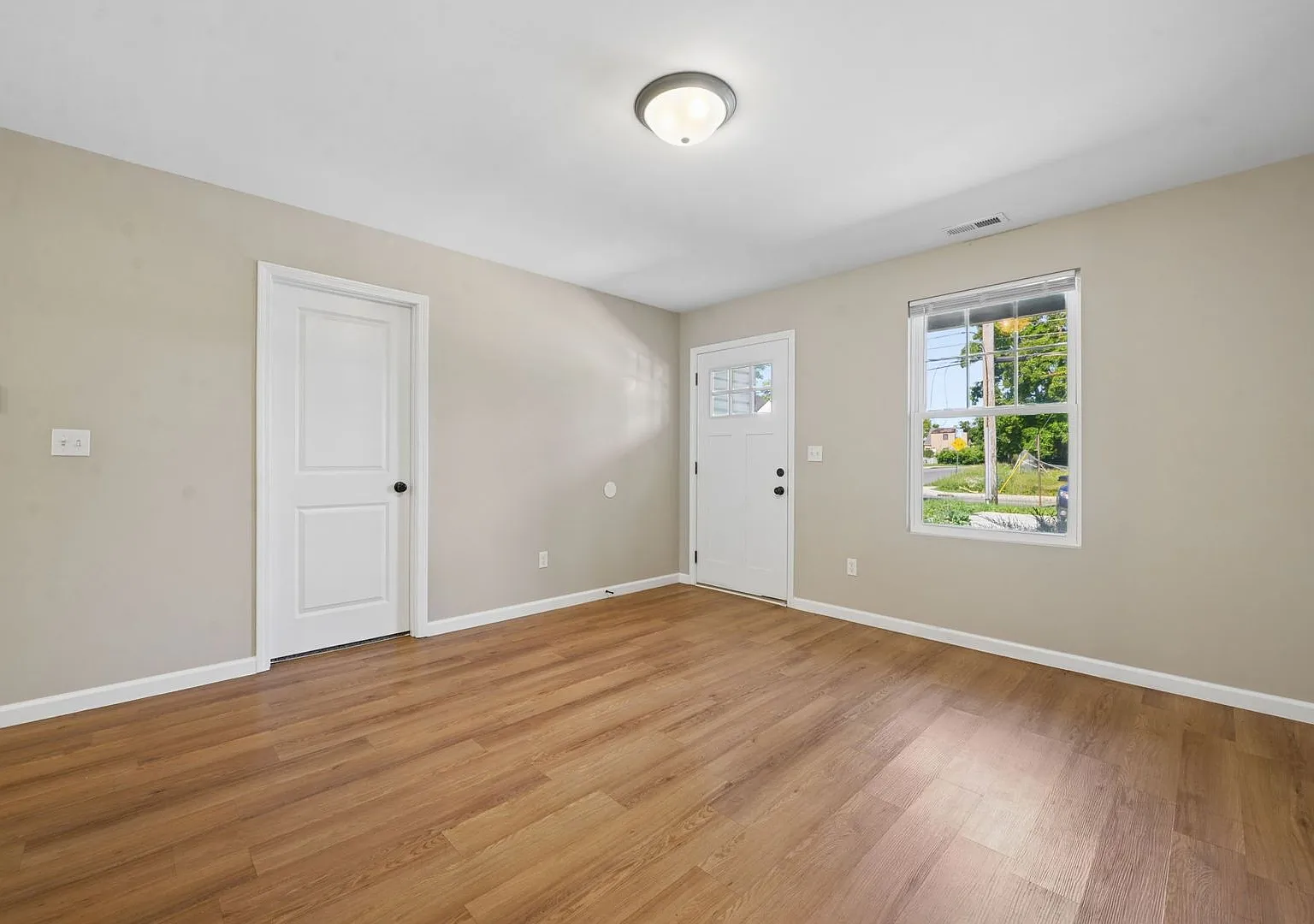 1282 Lockbourne Road - B - Unit B — Photo 2