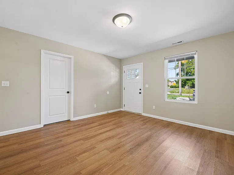 1282 Lockbourne Rd #B — Photo 2