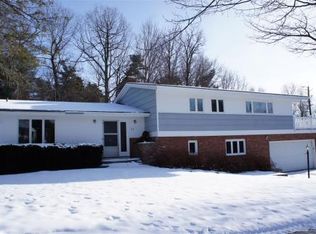 74 Ridgewood Dr, Burlington, VT 05408