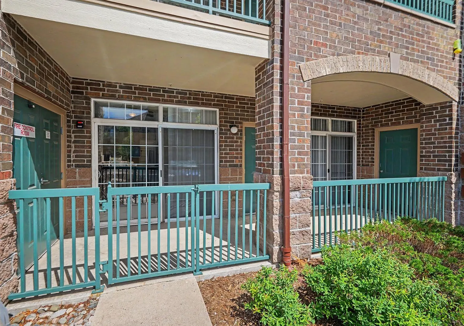 3890 S Dayton St - Unit 103 — Photo 3