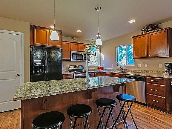 5th image of 2235 SE Upchurch Way