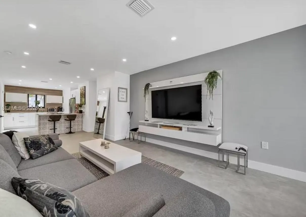 3 bed, 1500 sqft, $7,000 — Photo 1