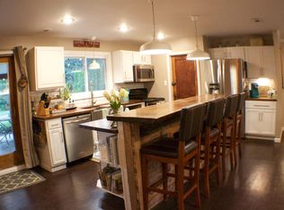 1990 Sarona Ln, West Bloomfield, MI 48324