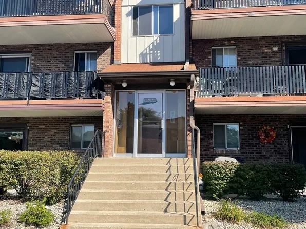 13919 James Dr APT 903, Crestwood, IL 60418