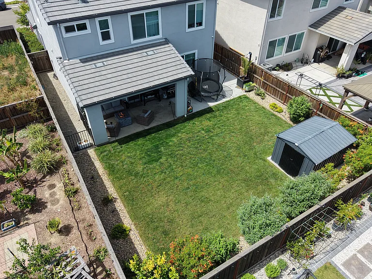 2651 Mulholland Dr — Photo 25