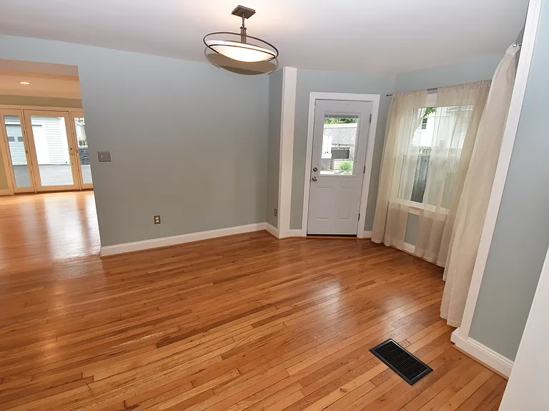 2901 Meadow View Rd — Photo 21