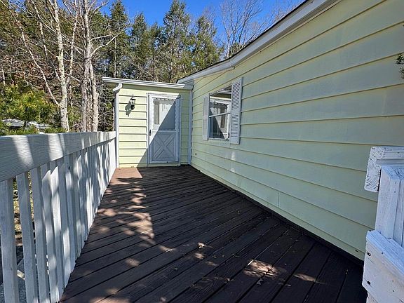 3rd image of 16 Maplewood Dr