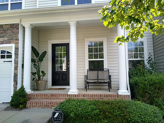 Front porch/entrance