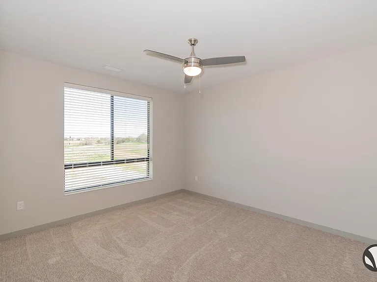 Chateau at Yankee Hill Apartments — Photo 56