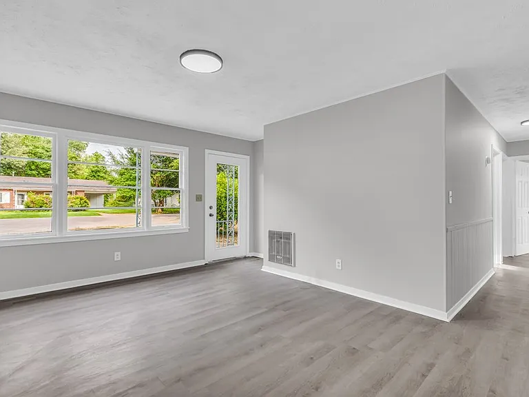 131 Poplar St — Photo 13
