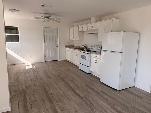 3rd image of 2616 W Delano St