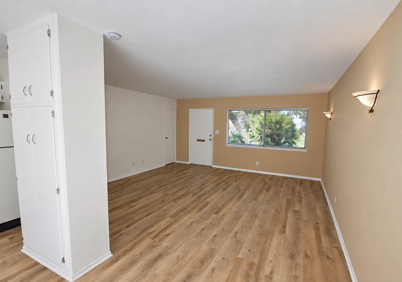 102 W. Summer Street — Photo 4