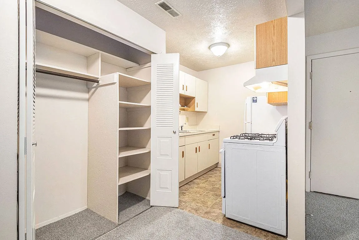 Hickory Village Apartments — Photo 2
