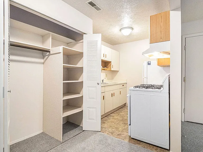 Hickory Village Apartments — Photo 2