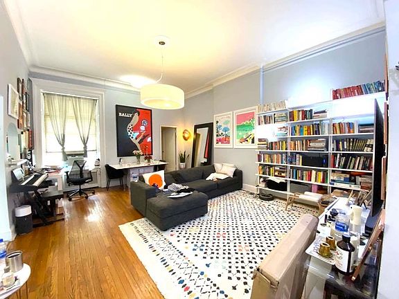 3rd image of 129 W 72nd St #3RR