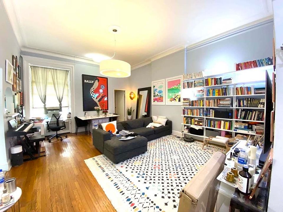 1st image of 129 W 72nd St APT 3R