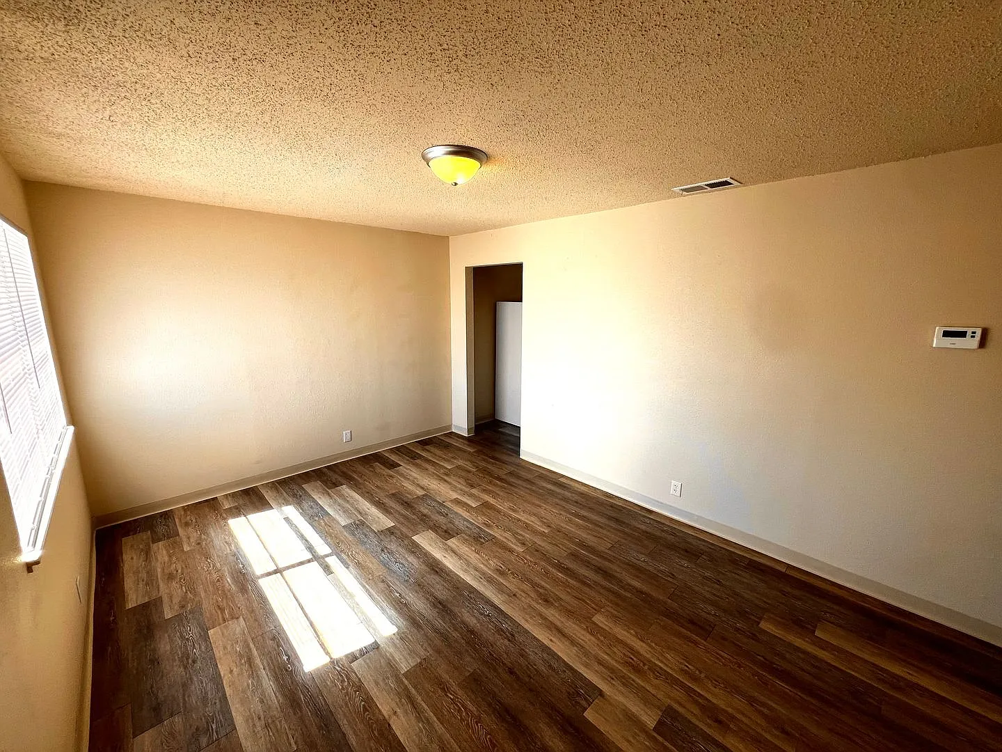 1550 Arizona — Photo 2