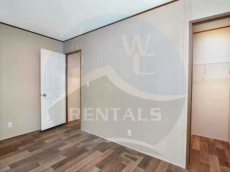 1043 Dillsboro Rd — Photo 4