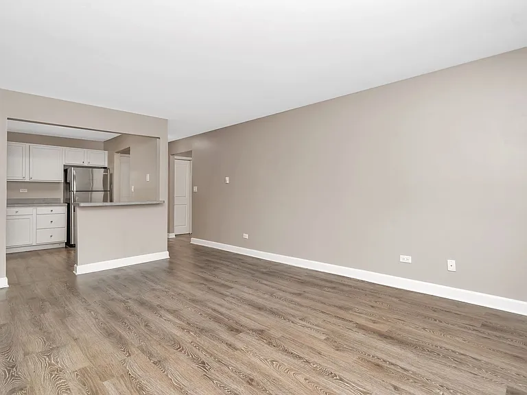 Lakeside Village Apartments — Photo 23
