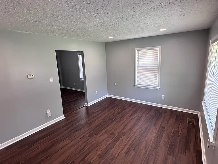 4926 Daleray Dr — Photo 4