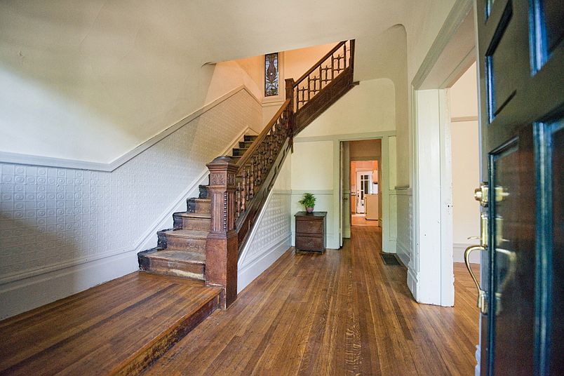 1st image of 587 Waller St