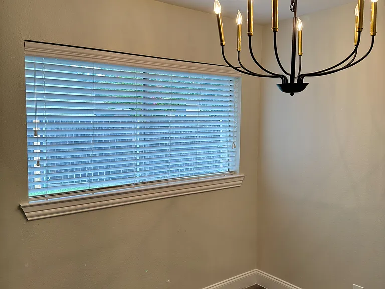 902 Greenbriar Ln — Photo 8