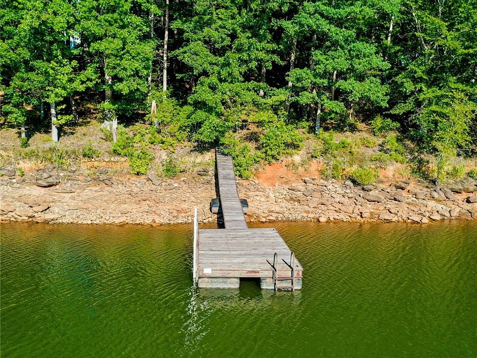 1st image of 206 Wells Cir