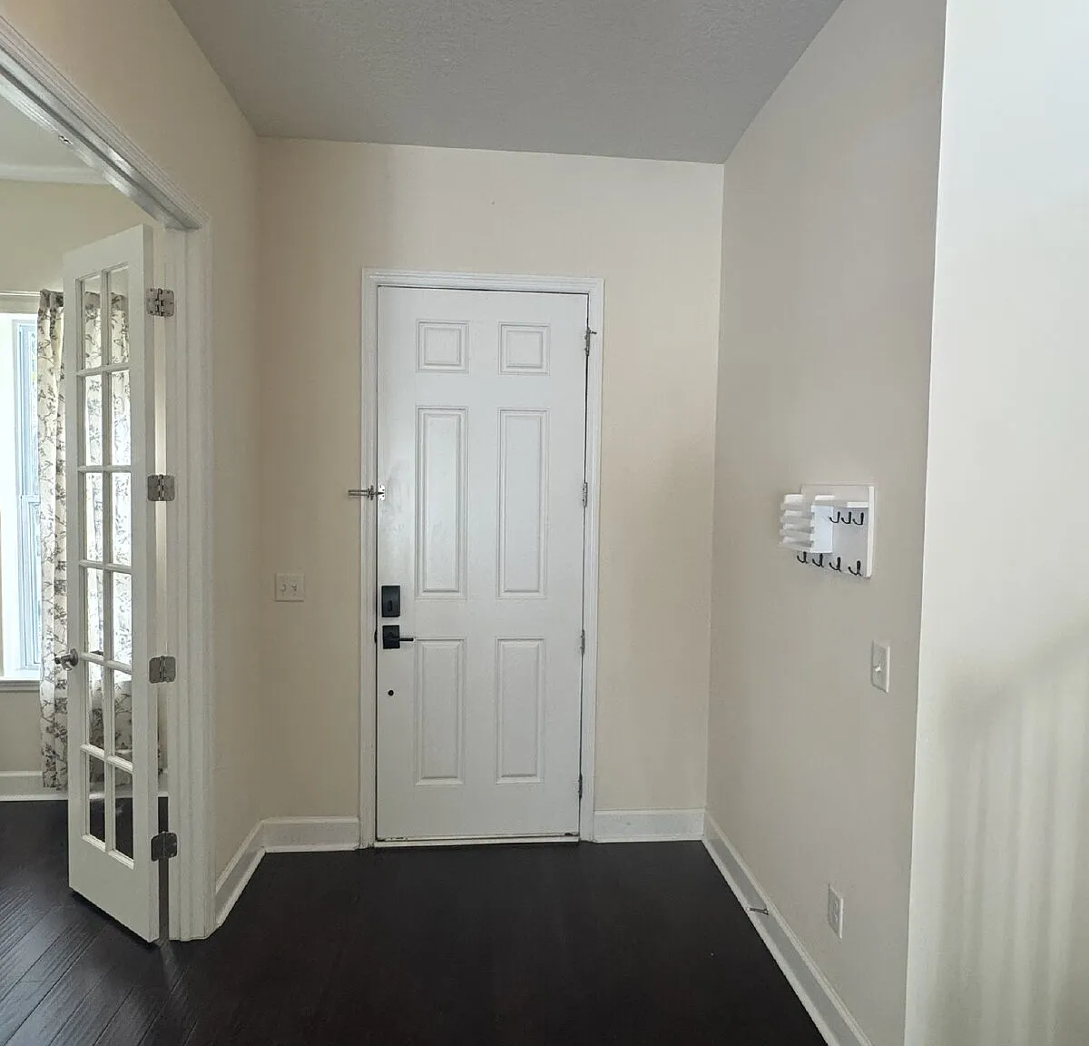 3 bed, 2.5 bath, 2375 sqft, $3,800 — Photo 4