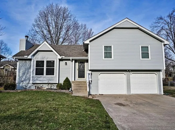 1704 Regency Dr, Kearney, MO 64060