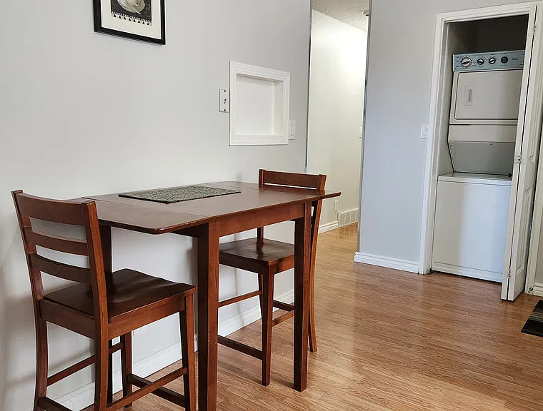 19 Newcombe Cres #M — Photo 9