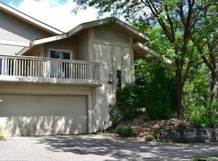 9660 Hampshire Ln, Eden Prairie, MN 55347
