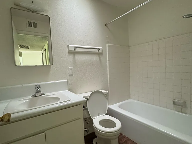 914 W Glendale Ave #7 — Photo 10