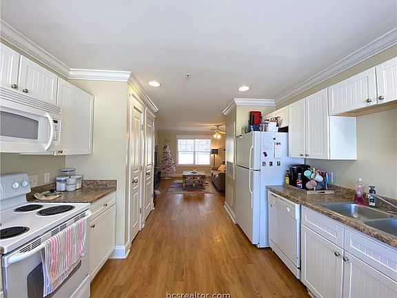 5th image of 1725 Harvey Mitchell Unit 2012