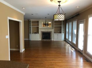 207 Laurel Oak Dr, Muscle Shoals, AL 35661