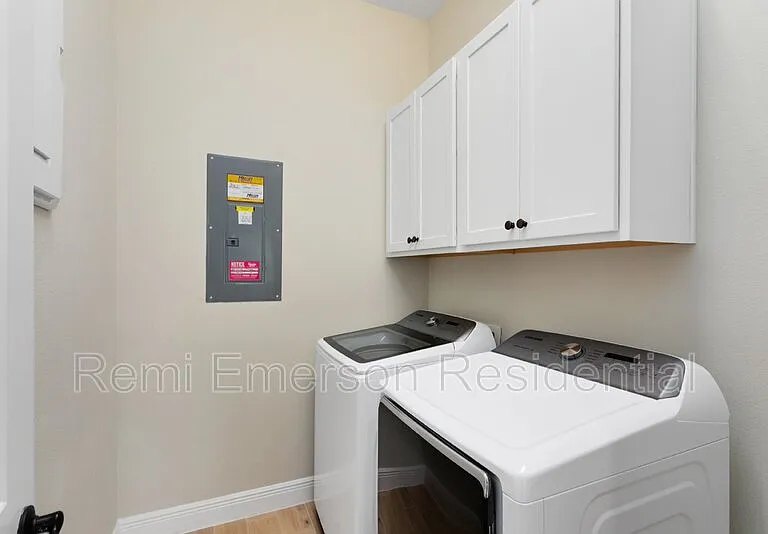 8828 Sperry St — Photo 19
