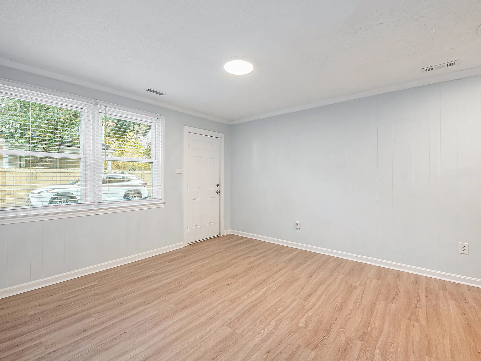 2 bed, 600 sqft, $1,400 — Photo 3