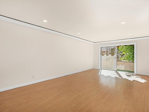 4th image of 5353 Yarmouth Ave Unit 106