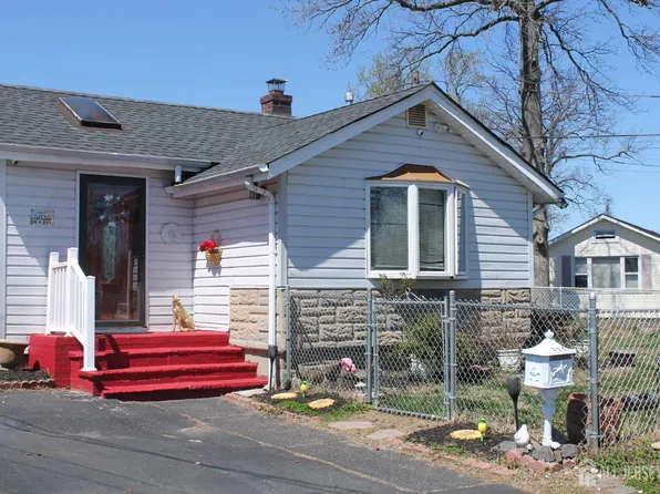 235 Alpine Way, Laurence Harbor, NJ 08879