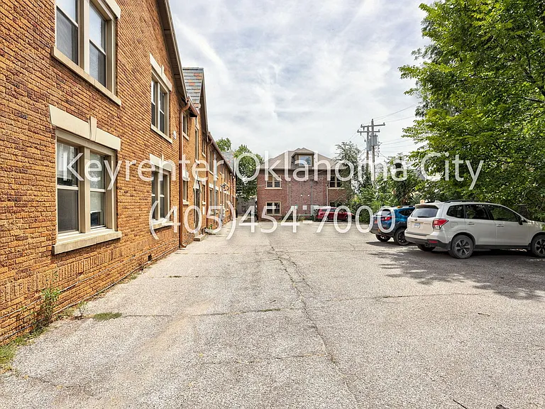 Kamp's Court Apartments — Photo 12