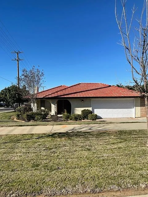 3 bed, 1678 sqft, $3,325 — Photo 2