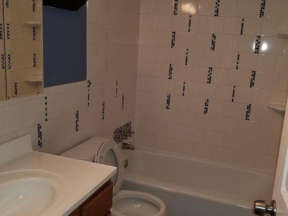2nd image of 3337 S Georgetown Sq