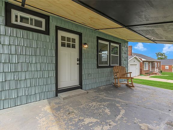 2nd image of 1022 Summit Ave