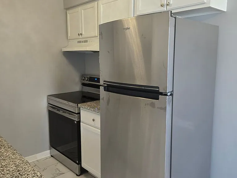 1009 Hannah St — Photo 3